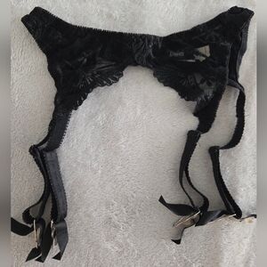 FREDERICK'S Black Lace Women's Garter Belt